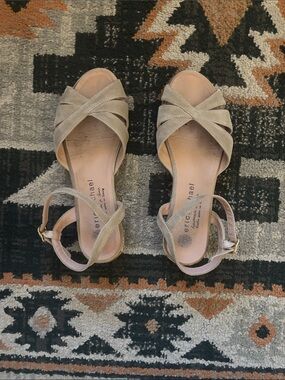 Eric Michael Vanessa Sandals